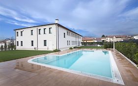 Villa Solaris Hotel & Residence